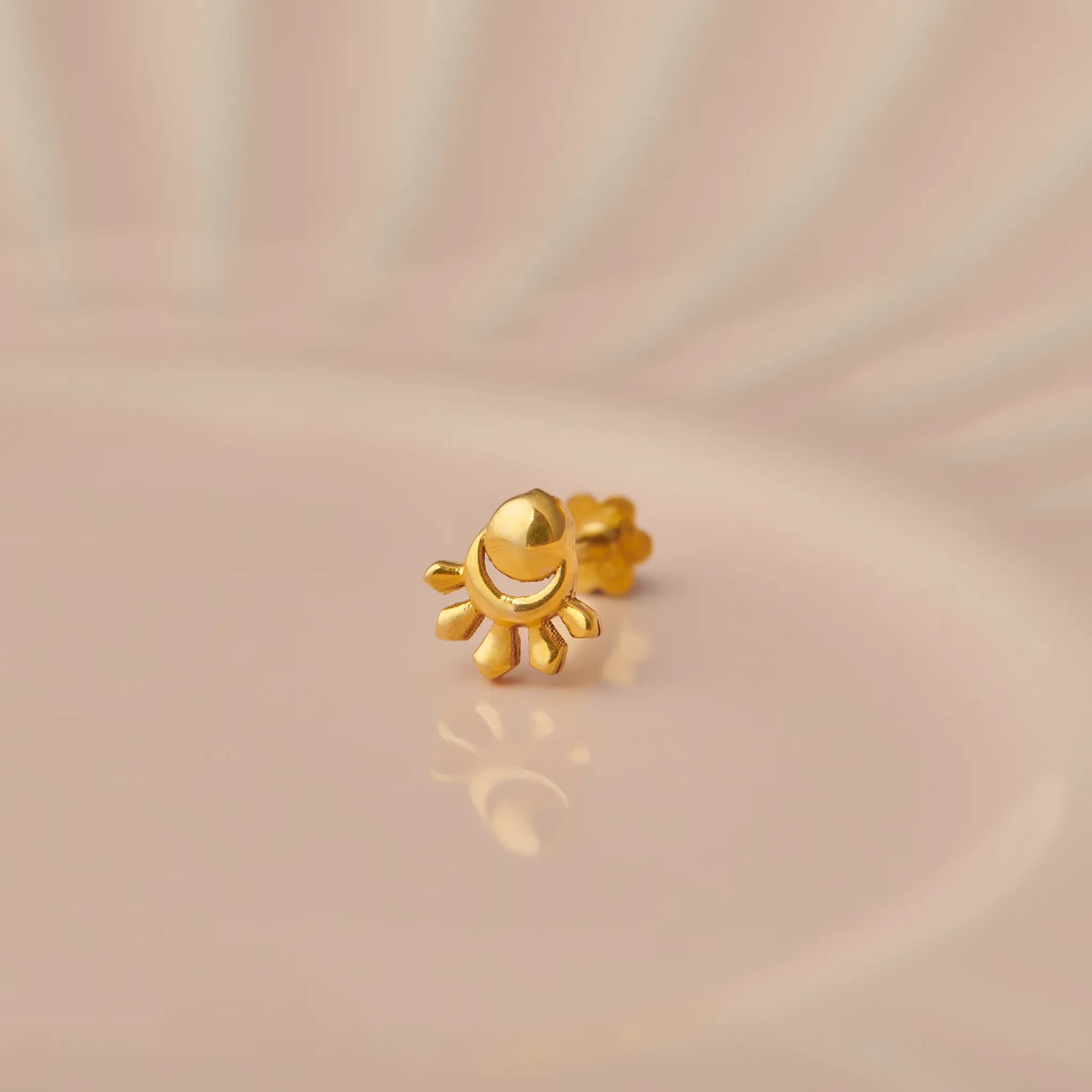 Peacock Crest Gold Nose Pin – Simple 18K Nose Pin Gold Design for Women