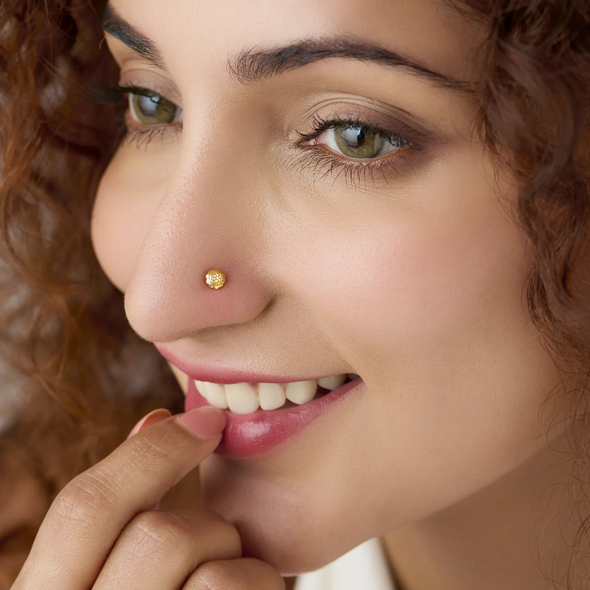 Woman wearing a delicate 18K nose pin gold showcasing an elegant and minimal everyday ethnic look
