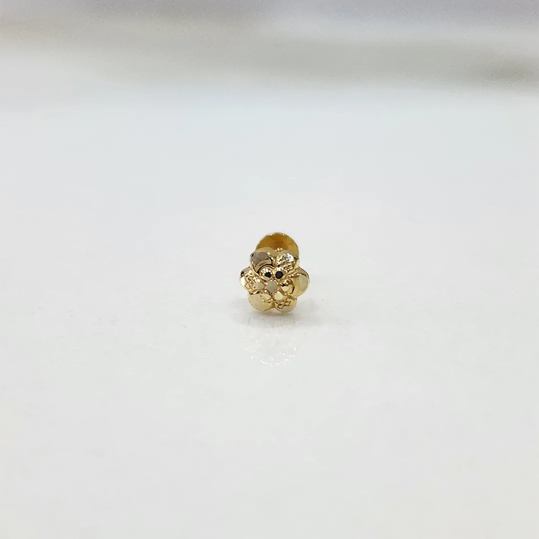 Close-up of floral 18K nose pin gold on a clean background showcasing its detailed petal structure
