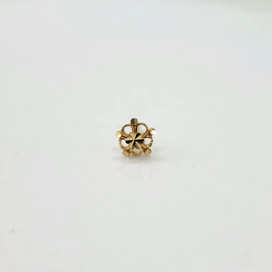 Front view of an 18K gold floral nose pin capturing its symmetrical flower-inspired design