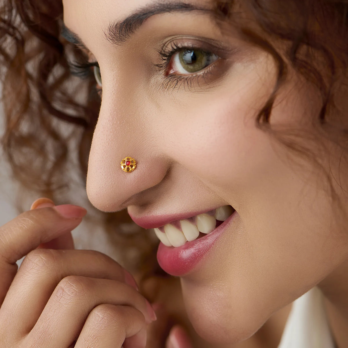 Woman wearing a floral 18K nose pin gold showcasing an elegant traditional yet minimal everyday look