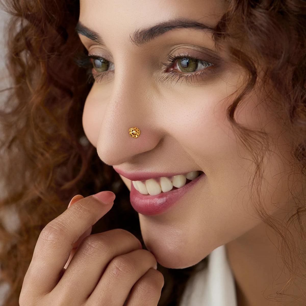 Woman wearing a delicate 18K nose pin gold showcasing an elegant everyday ethnic look