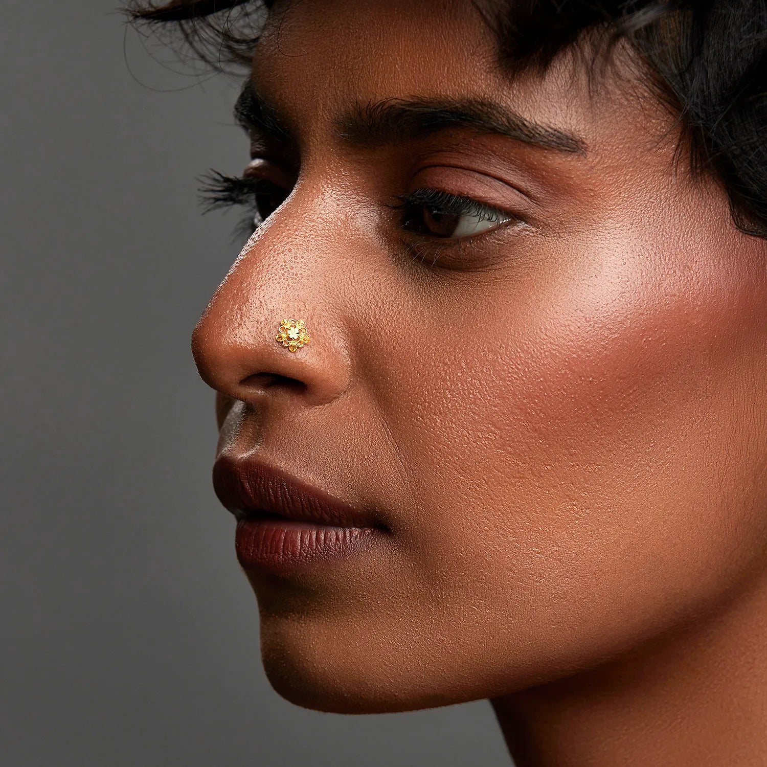 Woman wearing a floral 18K nose pin gold showcasing a graceful and elegant everyday look