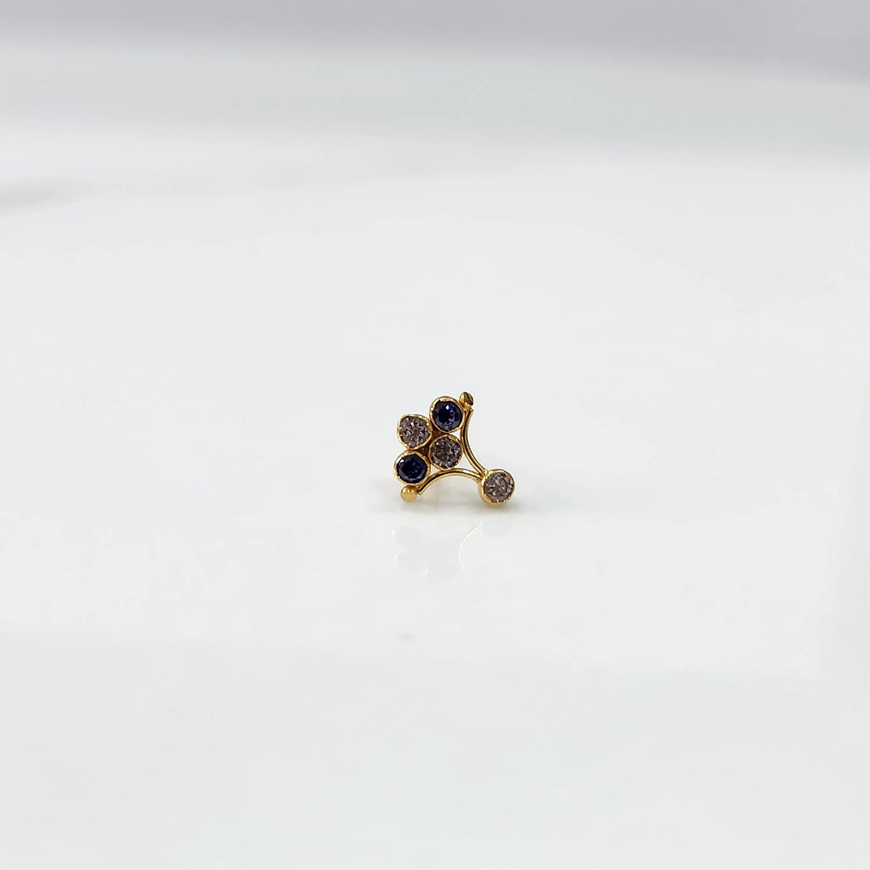 Gold ring with blue sapphire branch-style gemstone cluster, side view