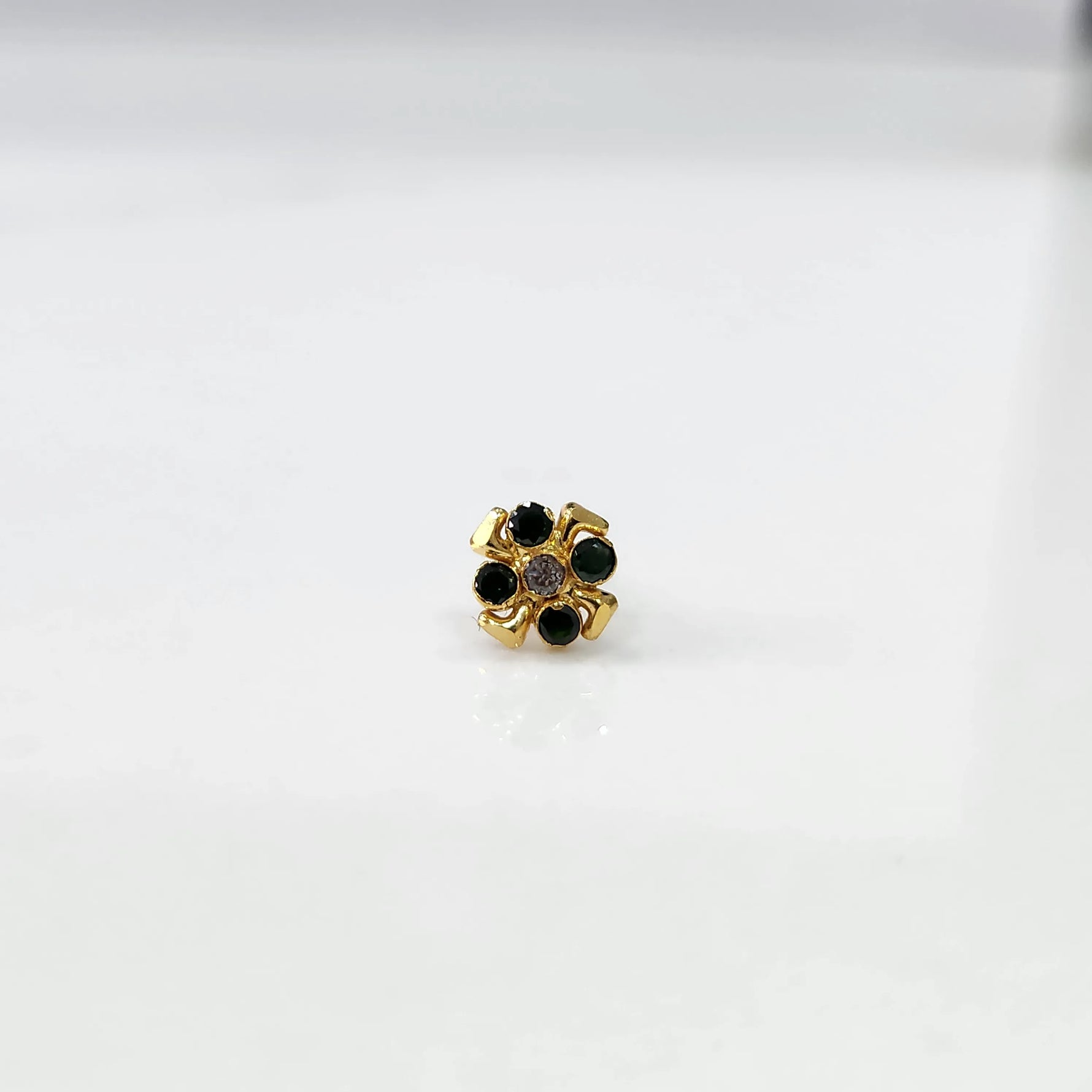Gold ring with green emerald scalloped floral design, top view