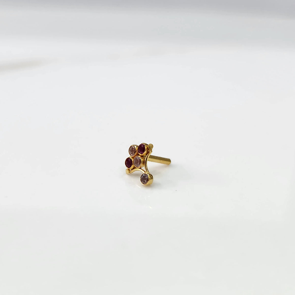 antique-gold-ring-red-gemstone-cluster-side-view