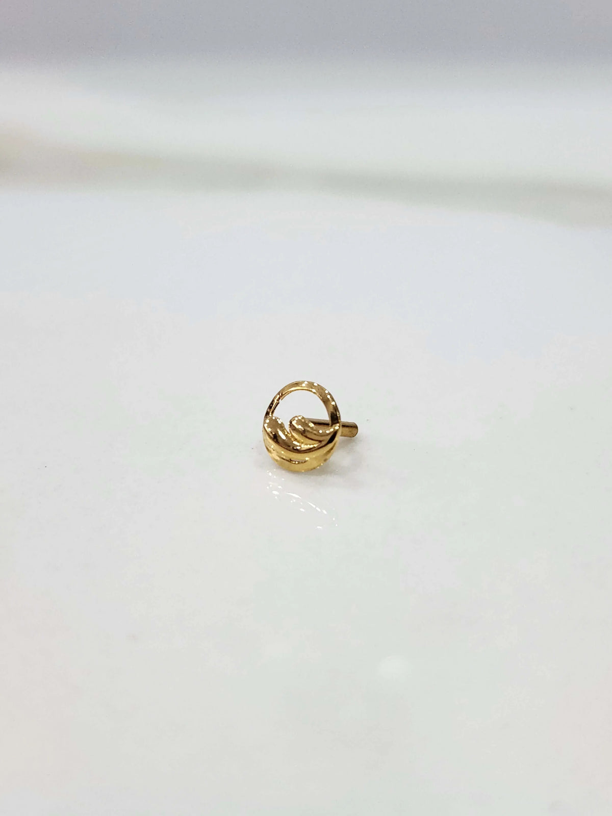 Side angle view of 18k gold nose pin design featuring smooth polished finish and contemporary appeal