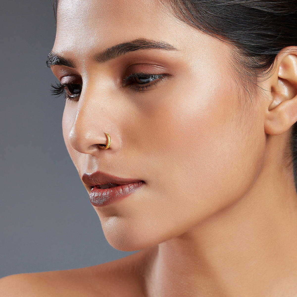 Model wearing Enigma Weave gold nose pin in 18K gold showcasing elegant woven design