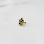 Gold flower ring with green gemstones, front view