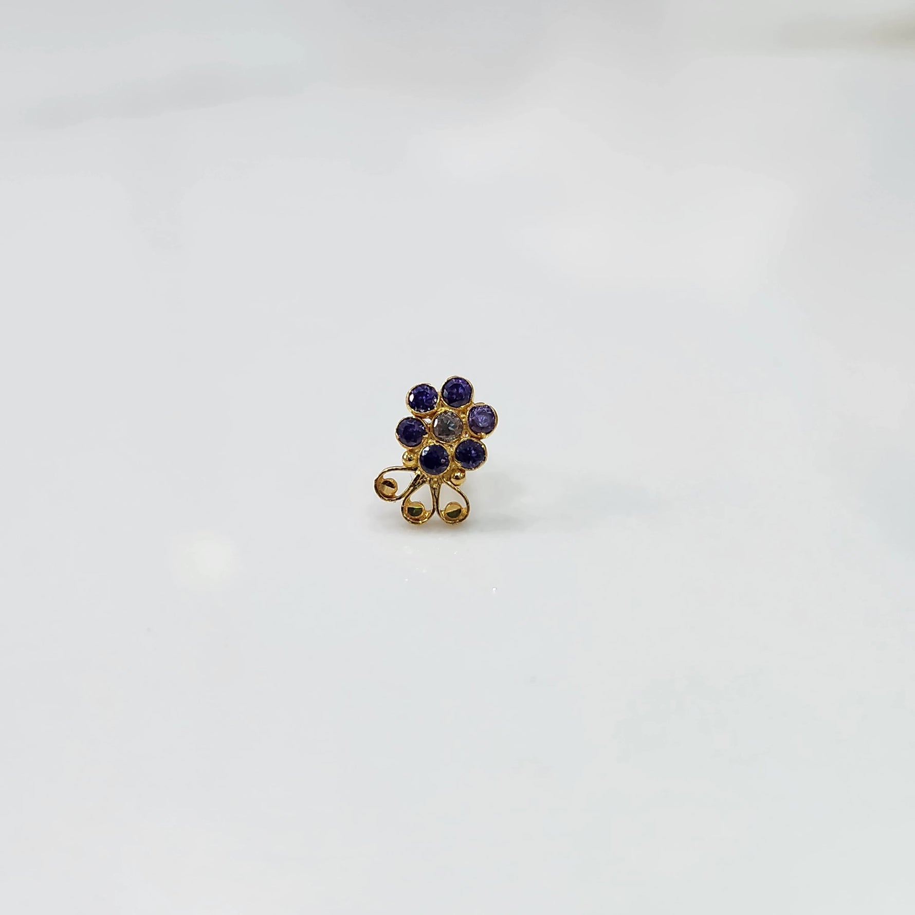Top view lab grown diamond nose pin floral cluster design