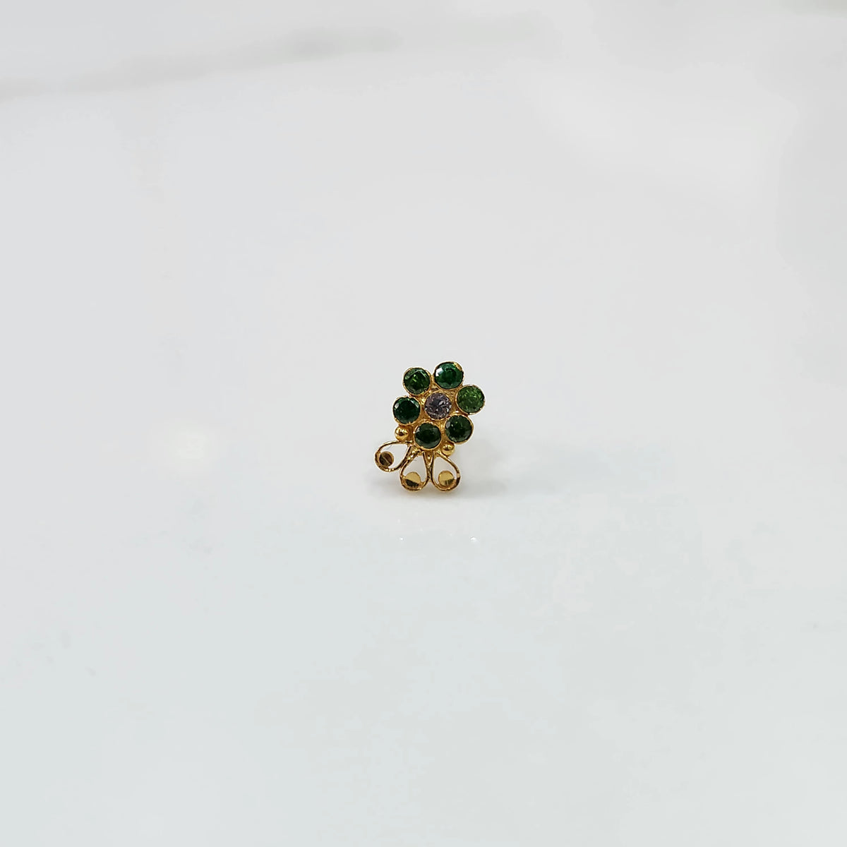 Lab grown diamond nose pin with green center stone floral pattern