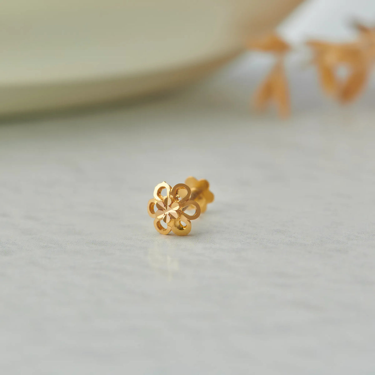 Gold open-work flower stud earring with scalloped petals
