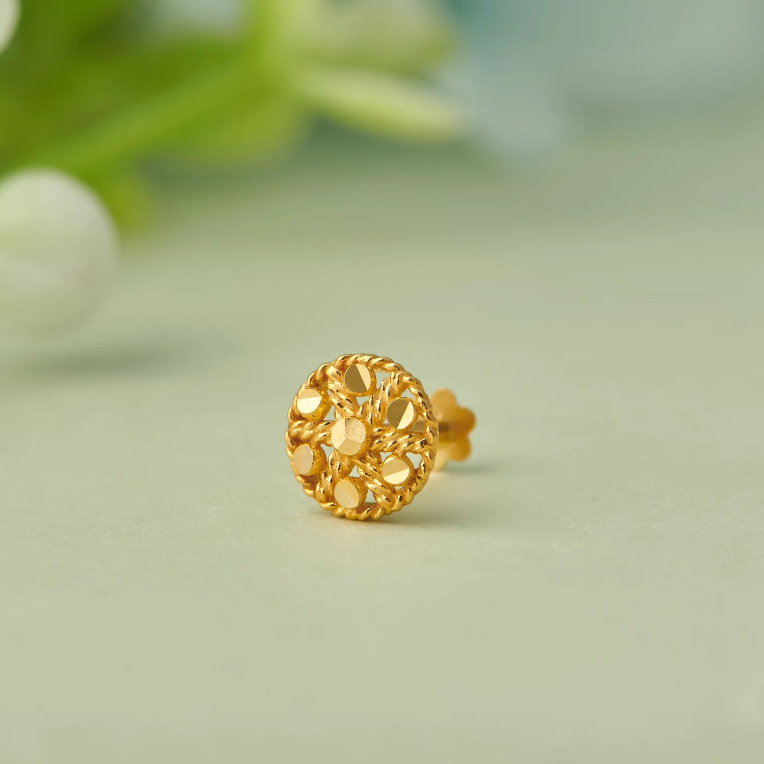 Gold domed stud earring with rope-edge disc cluster design