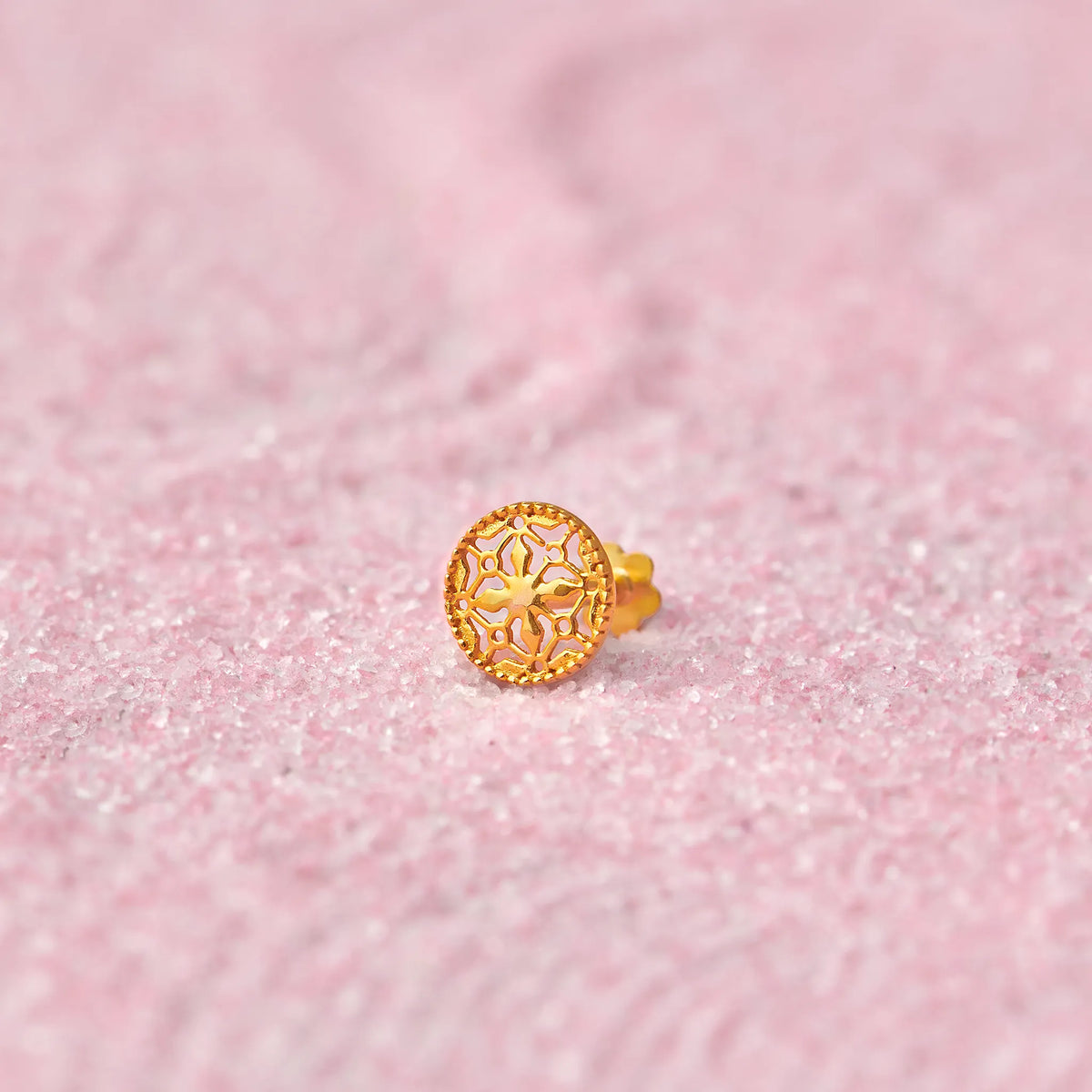 Gold round stud earring with floral lattice design