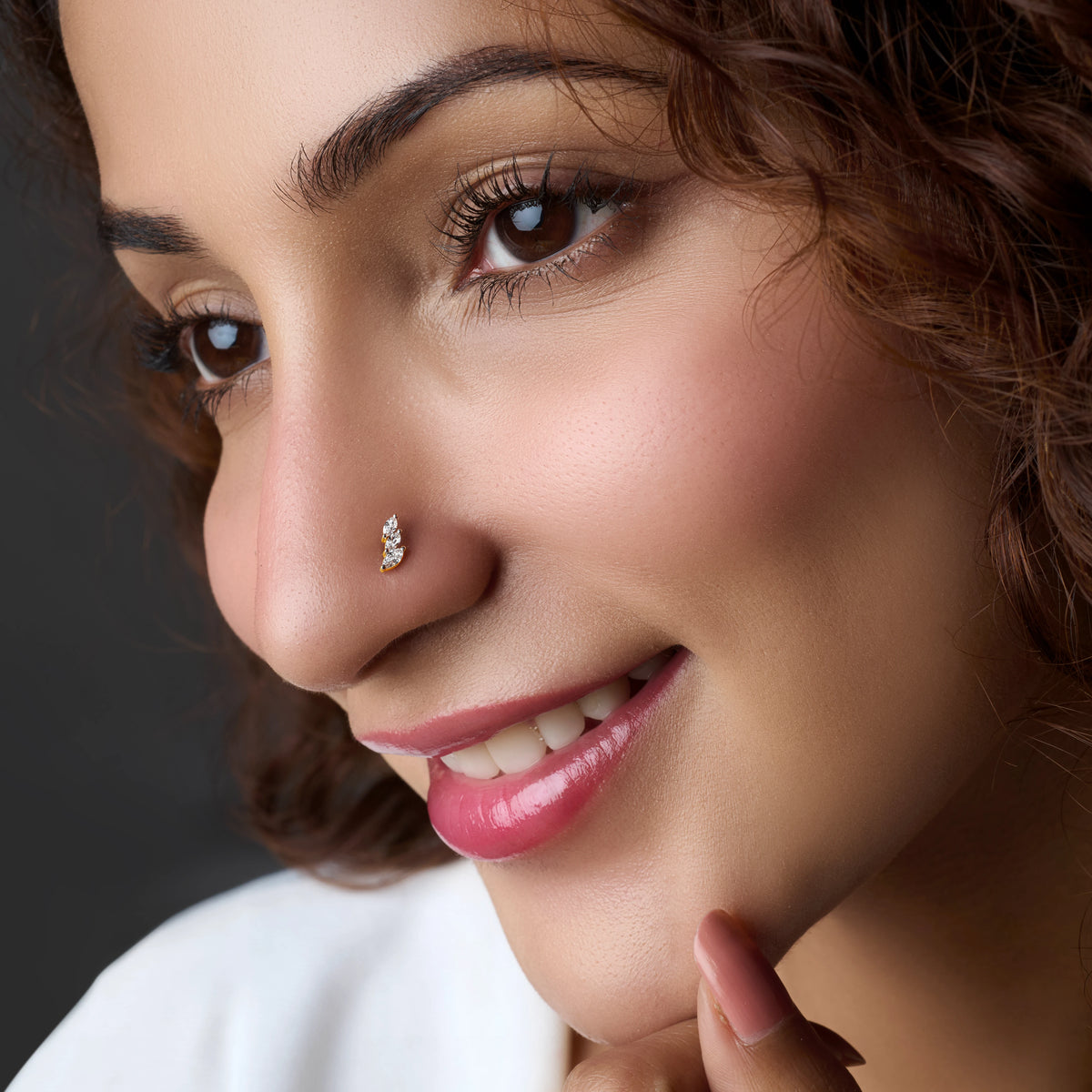 Woman wearing a vertical-set gold nose pin