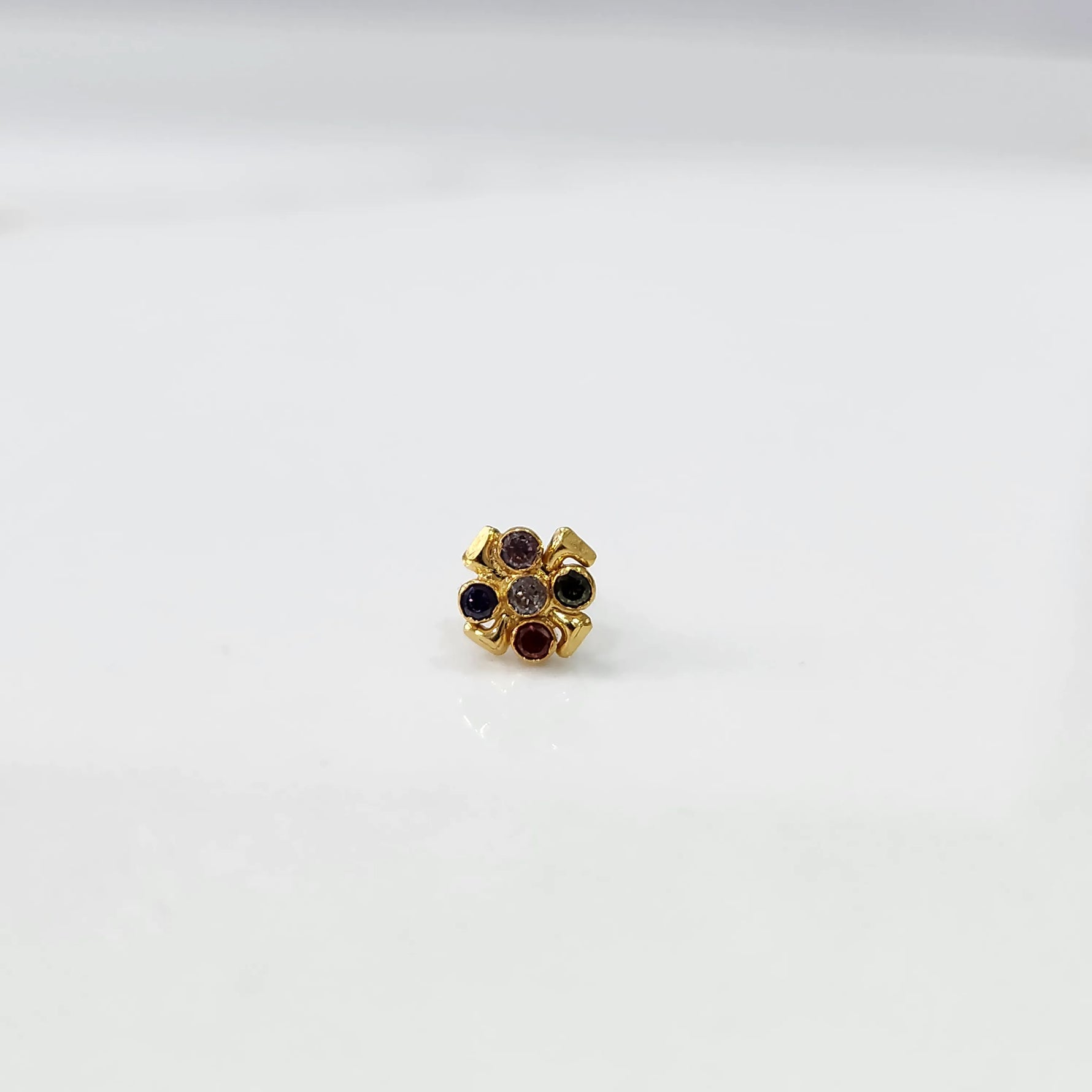 Antique-style gold ring with multicolor-toned stones in scalloped petal pattern