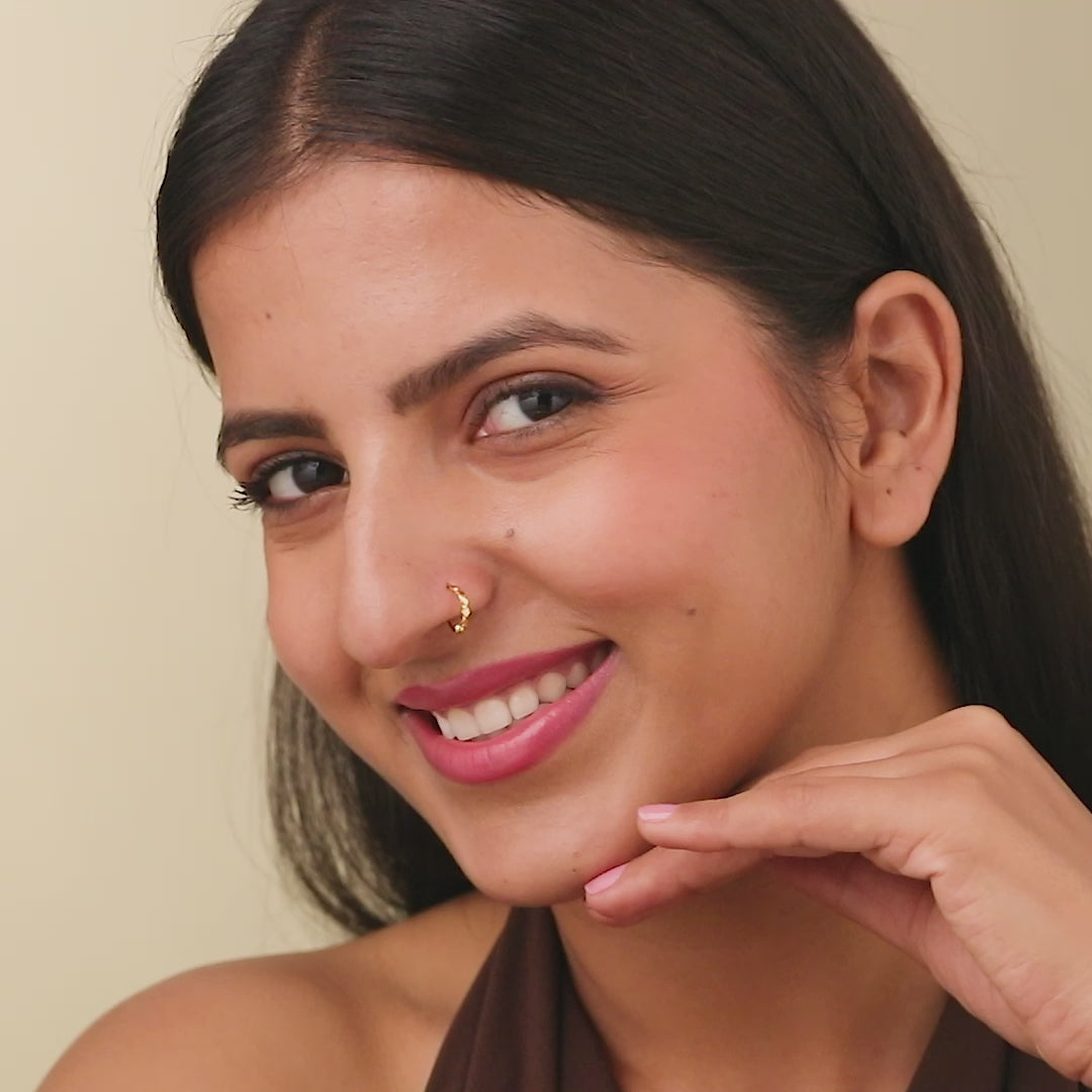 Linear Prism Gold Nose Ring – Elegant Gold Nose Ring for Women