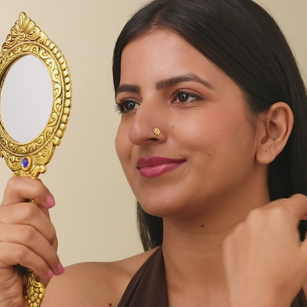 Petal Radiance -- 18K Flower-Inspired Small Nose Pin In Gold