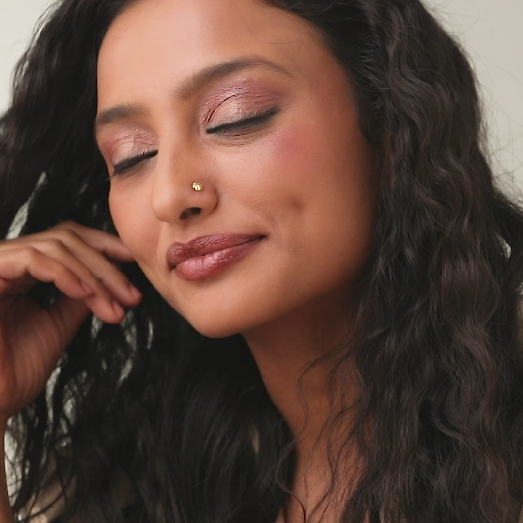 Petal Cluster Gold Nose Pin – Simple 18K Nose Pin Gold Design for Women