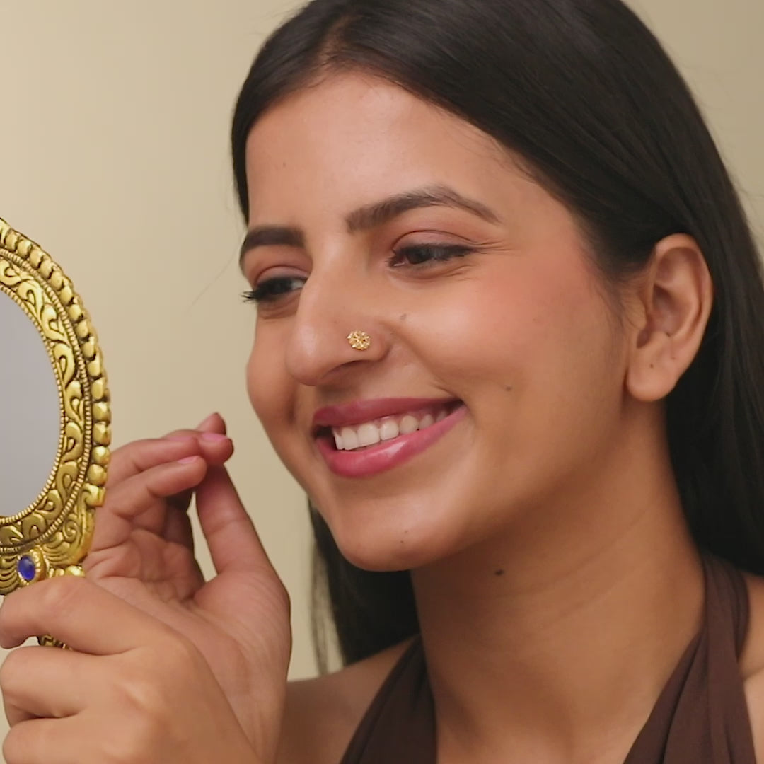 Emerald Wheel 18K Stone Gold Nose Pin For Women Online