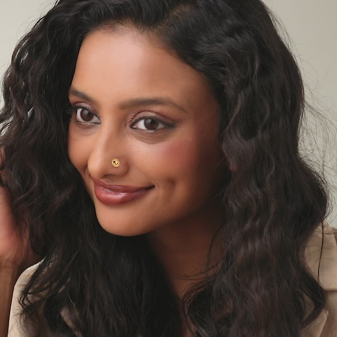 Om Radiance Gold Nose Pin – Simple 18K Nose Pin Gold Design for Women