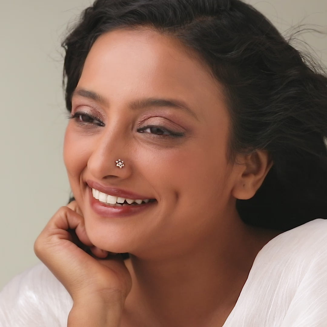 Gleam Flora Flower Inspired Gold Diamond Nose Pin For Women Online